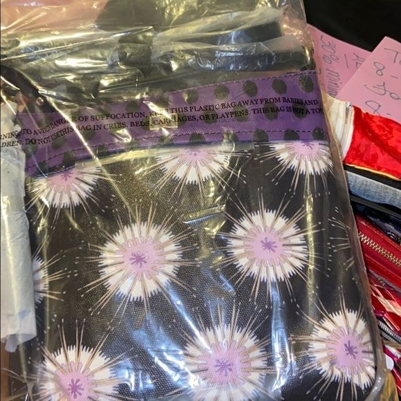 Crossover.  NWT DD 💯 leather trim - Picture 3 of 10